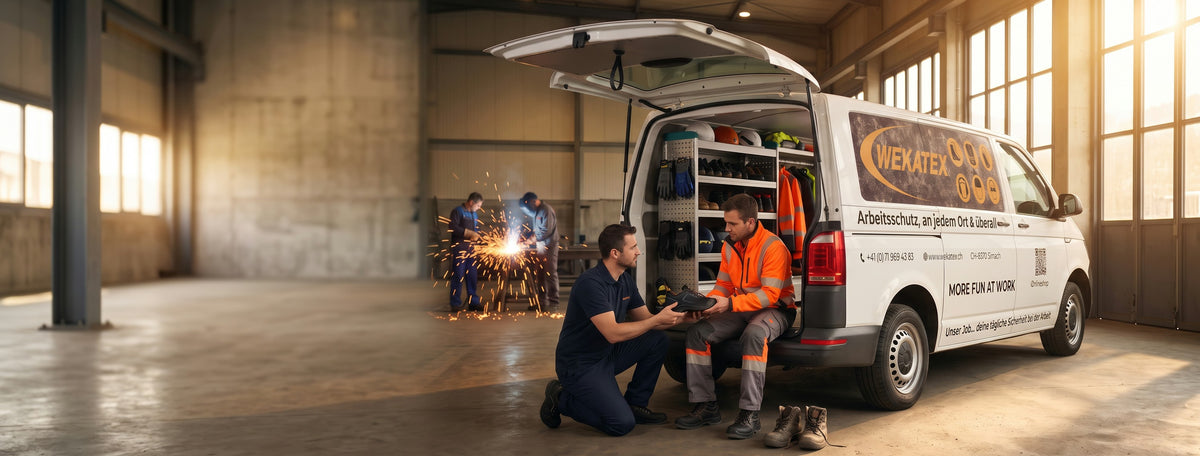 Wekatex PSA-Mobil: VW T6 Bus mit offenem Heck in der Werkhalle, Beratung und Anprobe direkt vor Ort